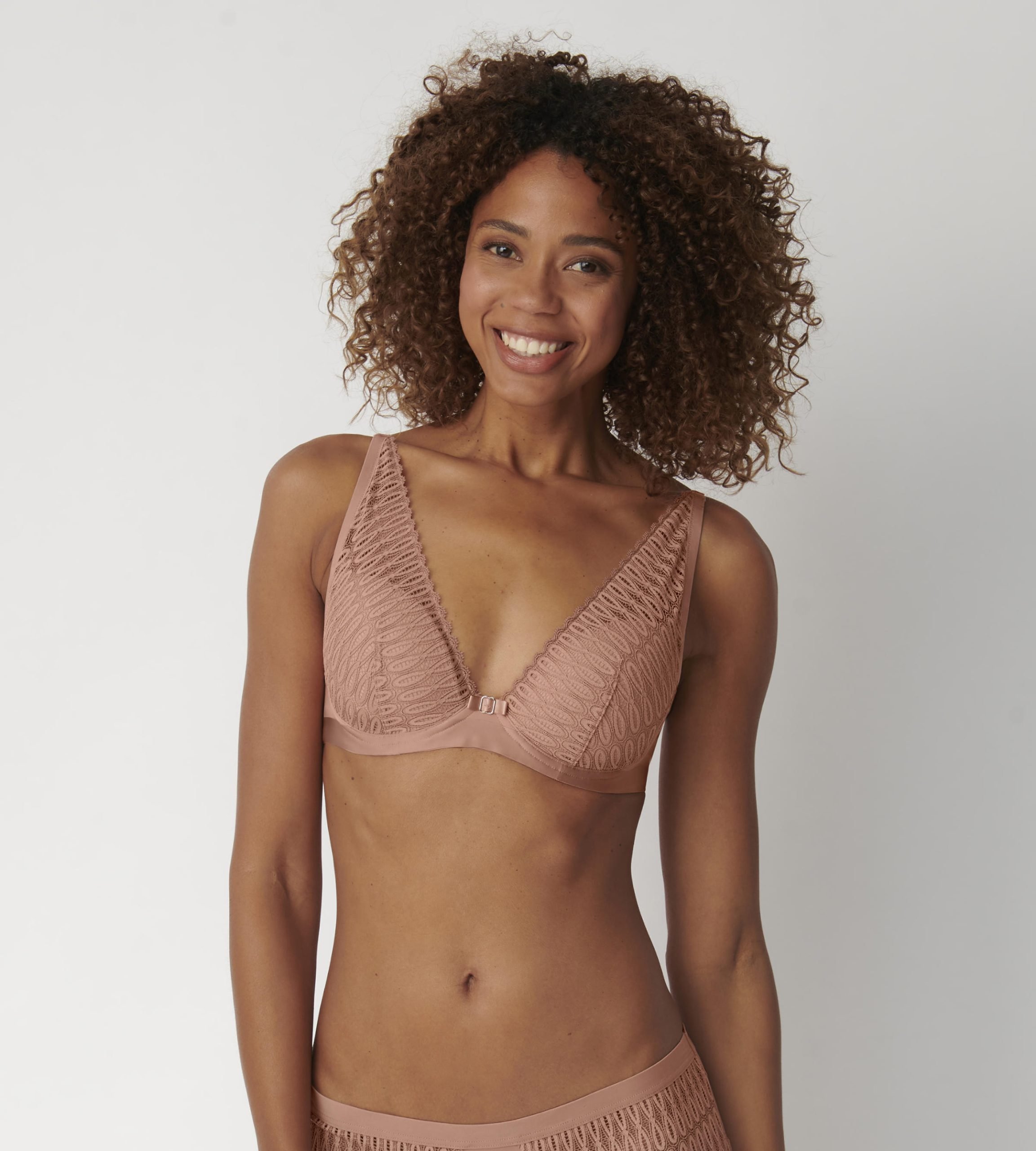 Triumph aura spotlight wp sutien buretat nude