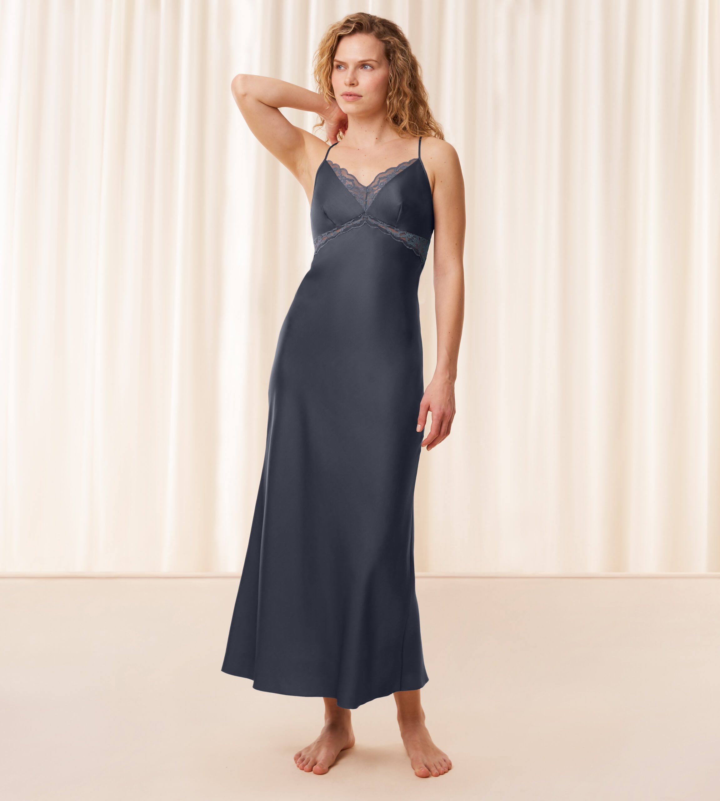 Triumph silky sensuality lace rochie gri